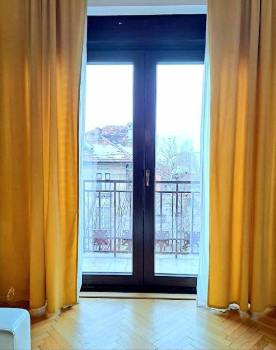 Classy Apartment With Parking In The City Center Bucareste Exterior foto