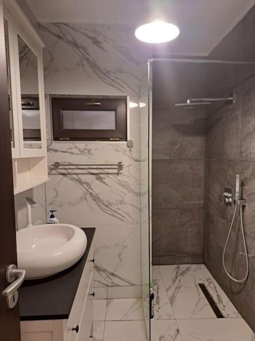 Classy Apartment With Parking In The City Center Bucareste Exterior foto