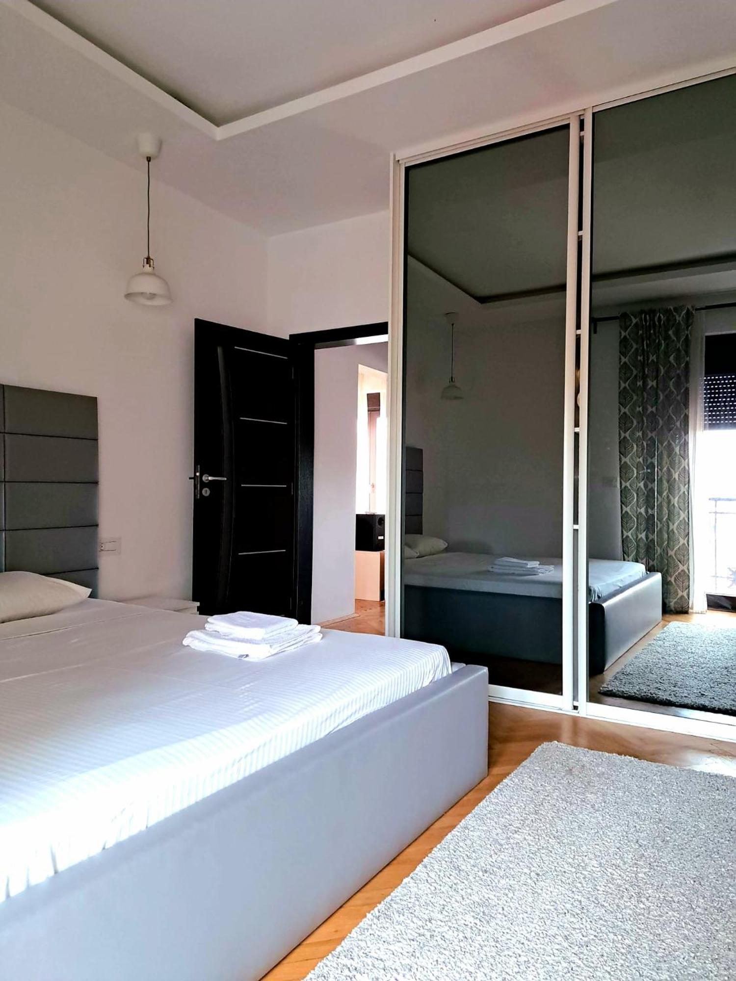 Classy Apartment With Parking In The City Center Bucareste Exterior foto
